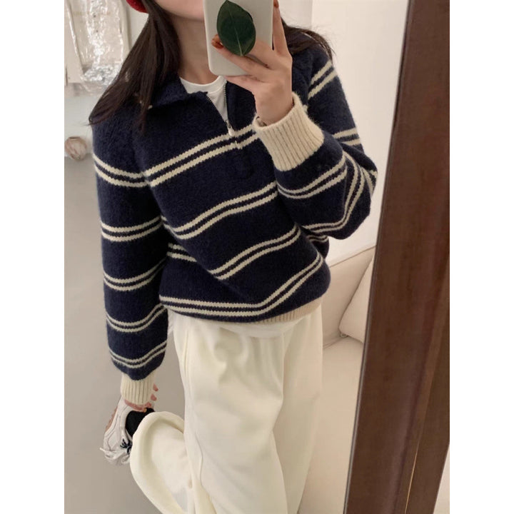 Pull-over tricoté pour femmes avec demi-zip et design rayé Chic & Stil