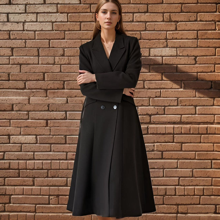 Elegant winter coat, fitted for ladies with double-breasted fastening and practical pockets Lune London