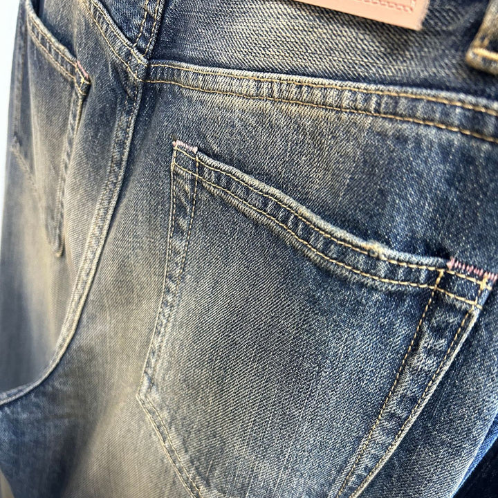 High-waisted jeans for women in a casual bootcut style with frayed hem Lune London