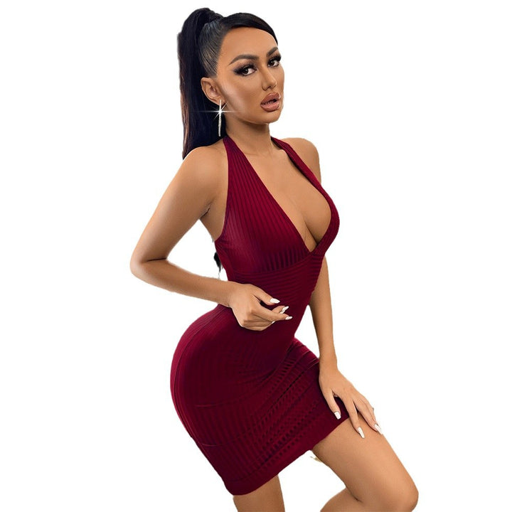 Robe mini ajustée pour femmes avec décolleté en V profond Chic & Stil