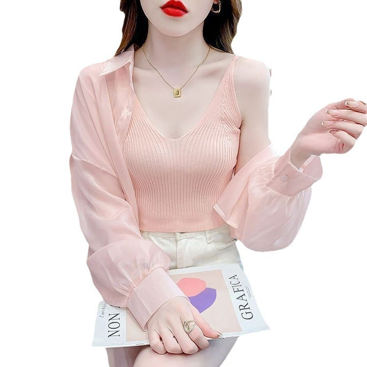 Blouse transparente pour femmes avec un délicat col en V et de fins détails en rib Chic & Stil