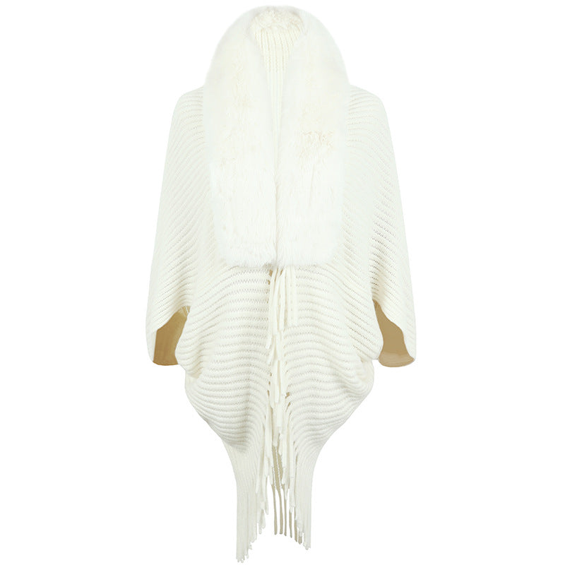 Luxurious knitted poncho for women with elegant faux fur collar and fringes Lune London