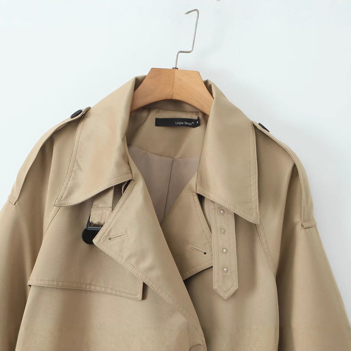 Ladies' trench coat with a modern cut and practical pockets Lune London