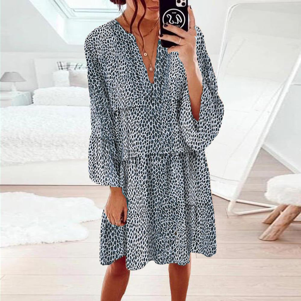 Robe maxi femme avec un élégant col en V et des manches volumineuses Chic & Stil