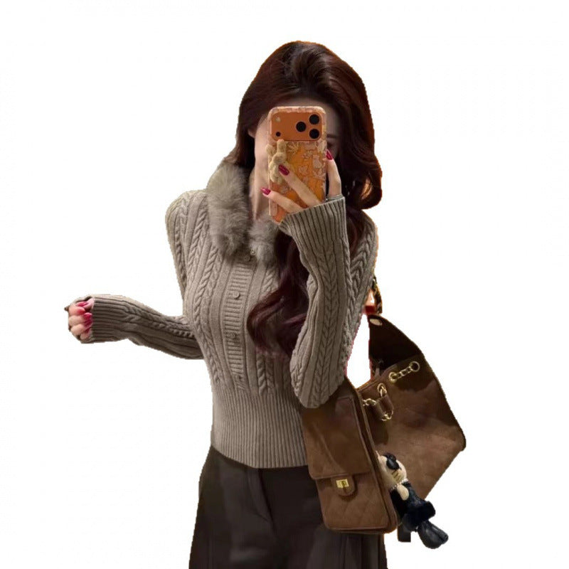 Pull en tricot pour femmes avec col en fourrure luxueux et détails de boutons élégants Chic & Stil