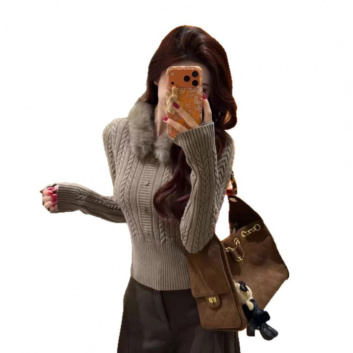 Pull en tricot pour femmes avec col en fourrure luxueux et détails de boutons élégants Chic & Stil