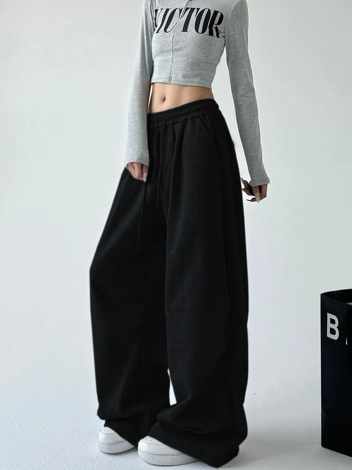 Women Comfortable Loose Jogging Pants with Elastic Waistband and Side Pockets Chic & Stil