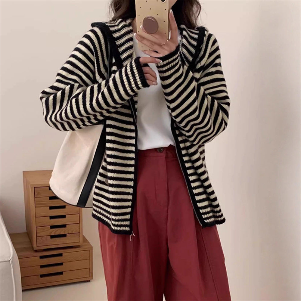 Ladies Striped Hoodie with Practical Zipper Closure and Chic Side Pockets Style