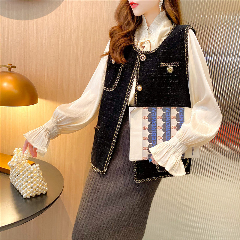 Cardigan élégant pour femmes avec boutons décoratifs et design stylé Chic & Stil