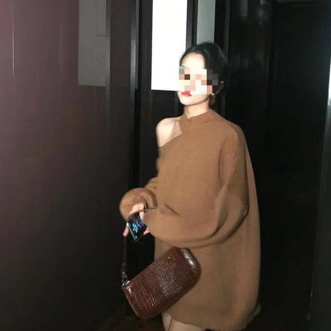 Oversized sweater for women with a deep neckline and high collar Lune London