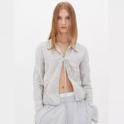 Blouse de lingerie pour femmes avec volants et coupe ajustée Chic & Stil