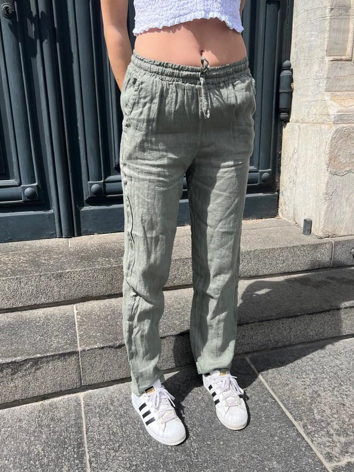 Loose linen pants for women with elastic waistband and side pockets Lune London