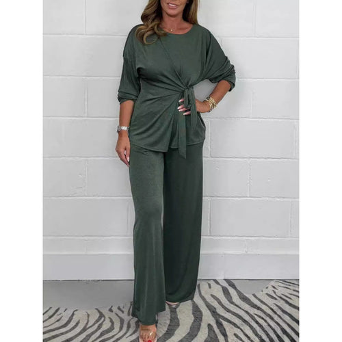 Elegant set for women in a fluid and soft material with a fitted top and loose pants Lune London