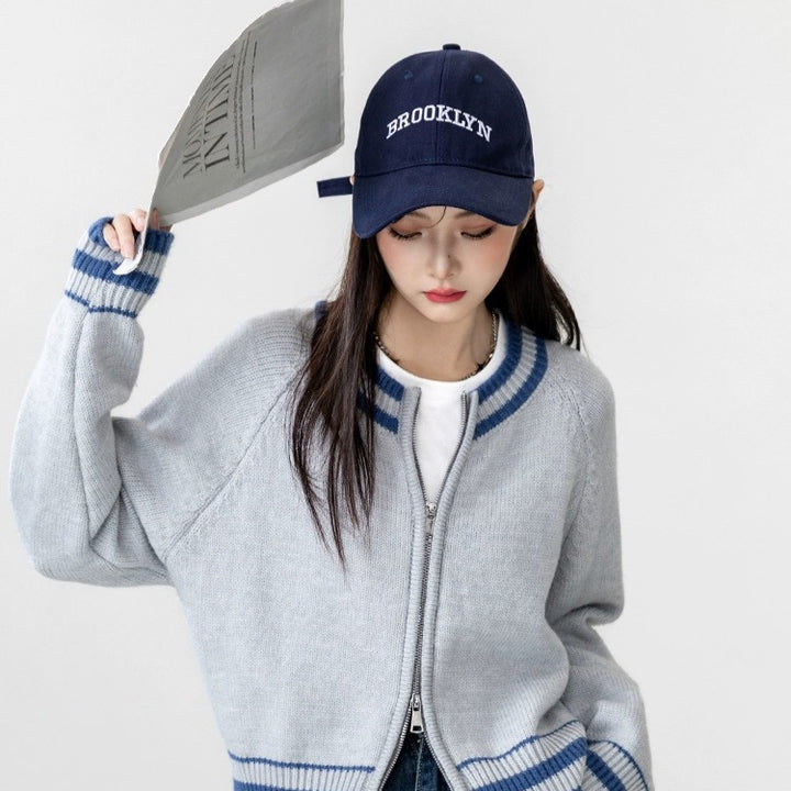 Cardigan en tricot à la mode pour femmes avec fermeture éclair et motif rayé sportif Chic & Stil