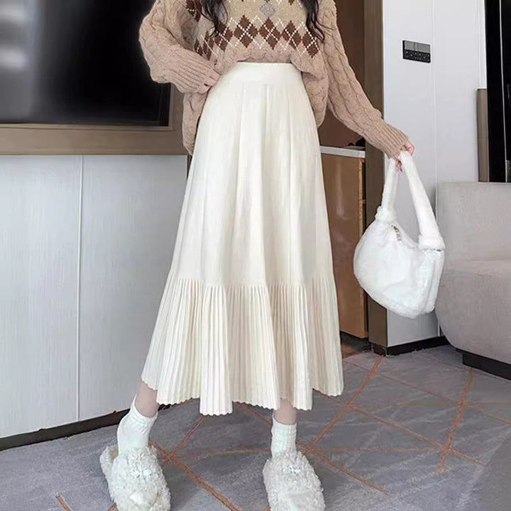 Pleated maxi skirt for women with flared hem and high waist Lune London