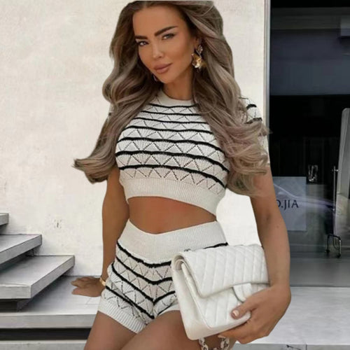 Women Stylish Short Sleeve Crop Top and Shorts Set with Refined Pattern Lune London