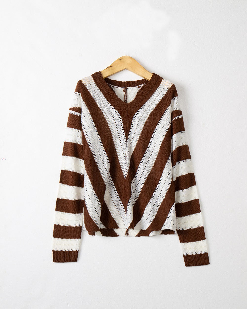 Ladies V-neck pullover with a refined striped pattern Lune London