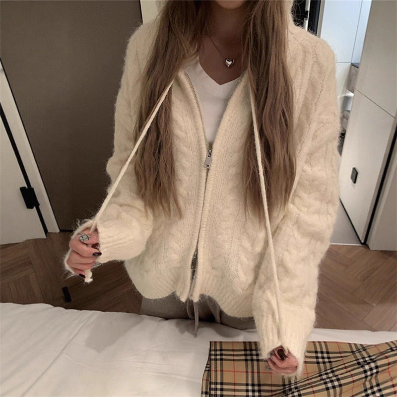 Ladies cozy cardigan with wide sleeves and a fine texture Lune London