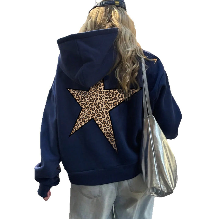 Women's hoodie with striking leopard star design Chic & Stil