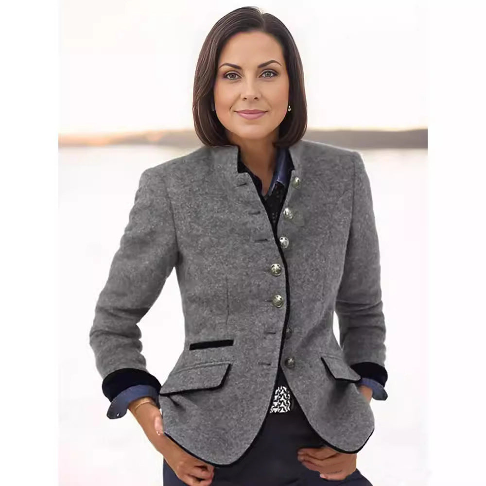 Elegant women's blazer with decorative buttons and pockets Lune London