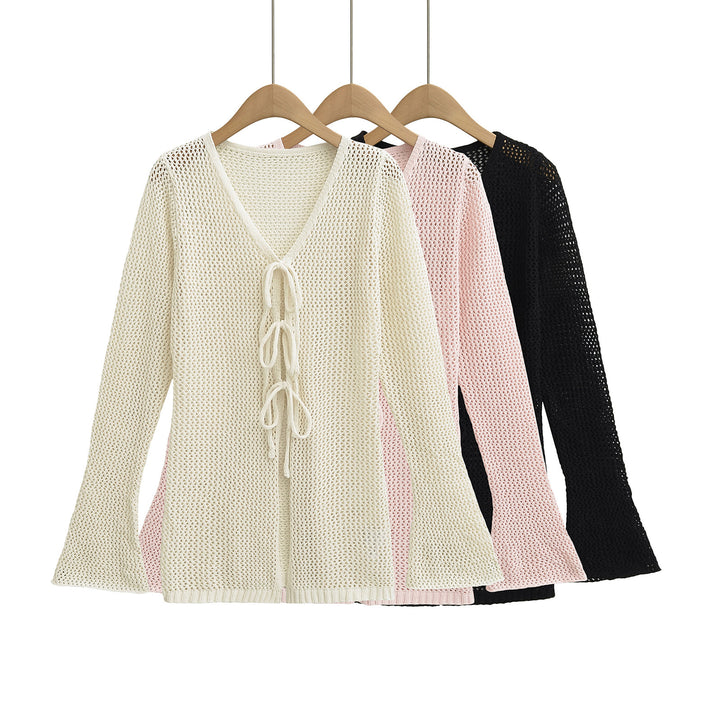 Knit sweater for women with V-neckline and lace Lune London