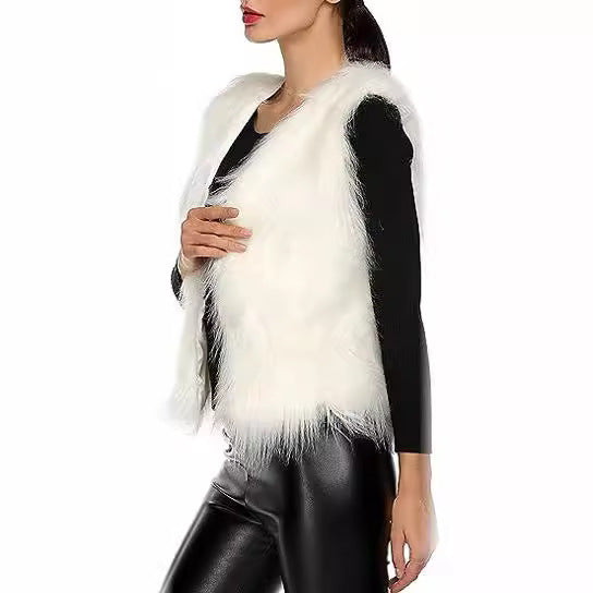 Women's career vest in luxurious faux fur with a trendy chic and stylish cut
