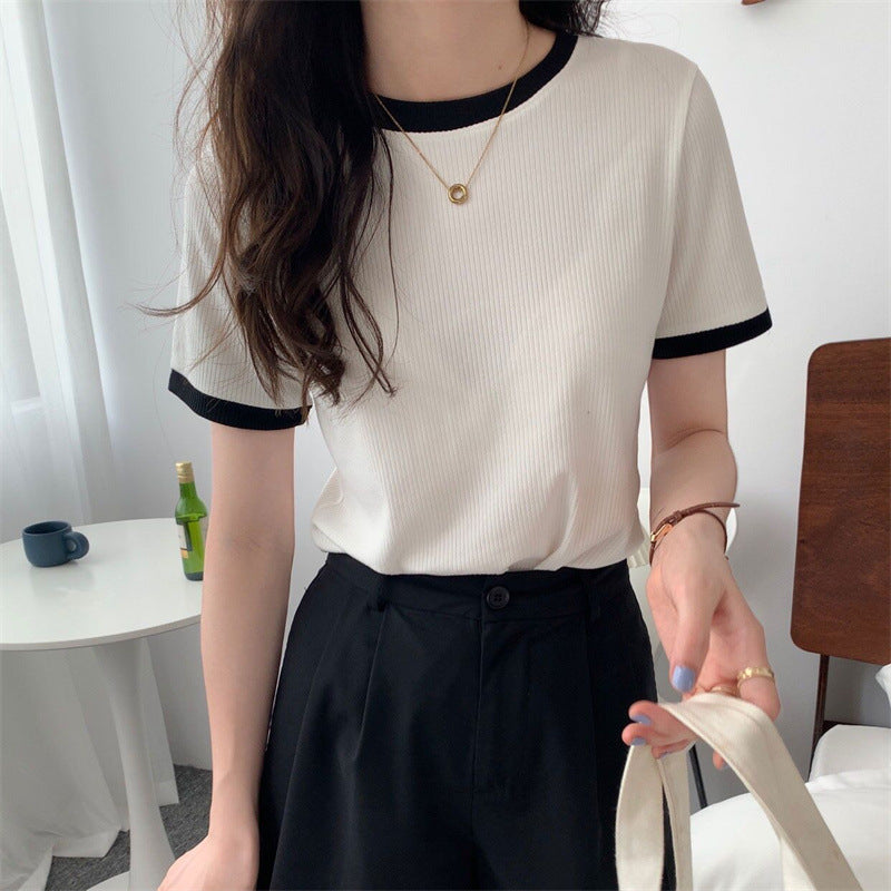 Women's short-sleeve shirt with fashionable contrast collar and casual cut
