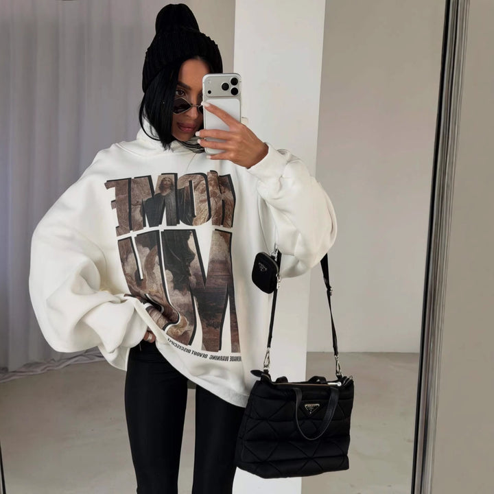 Dames sweat à capuche oversize avec impression graphique accrocheuse Chic & Stil