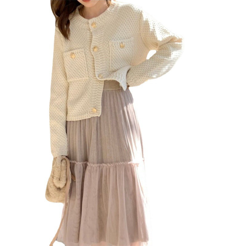 Cardigan pour femmes avec boutons décoratifs et design texturé Chic & Stil