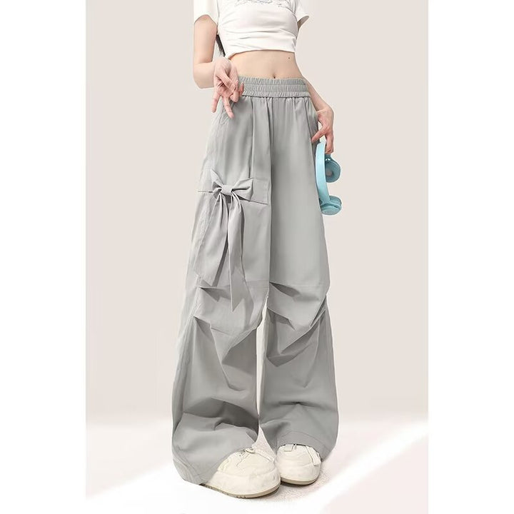 Women's cargo pants with a wide cut and practical side pockets
