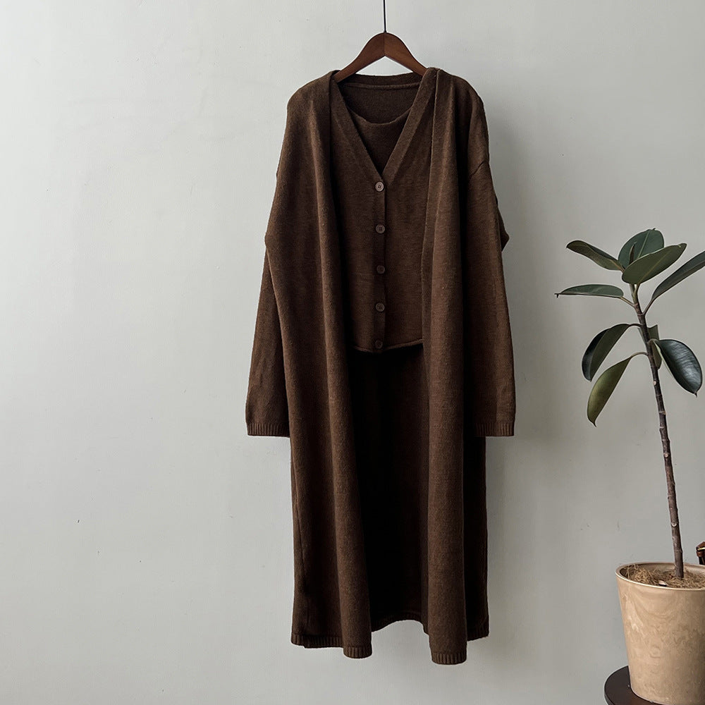 Robe en tricot pour femmes avec cardigan et patte de bouton Chic & Stil