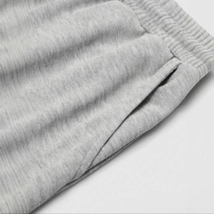 Women’s sporty casual pants with elastic waistband and side pockets Chic & Stil
