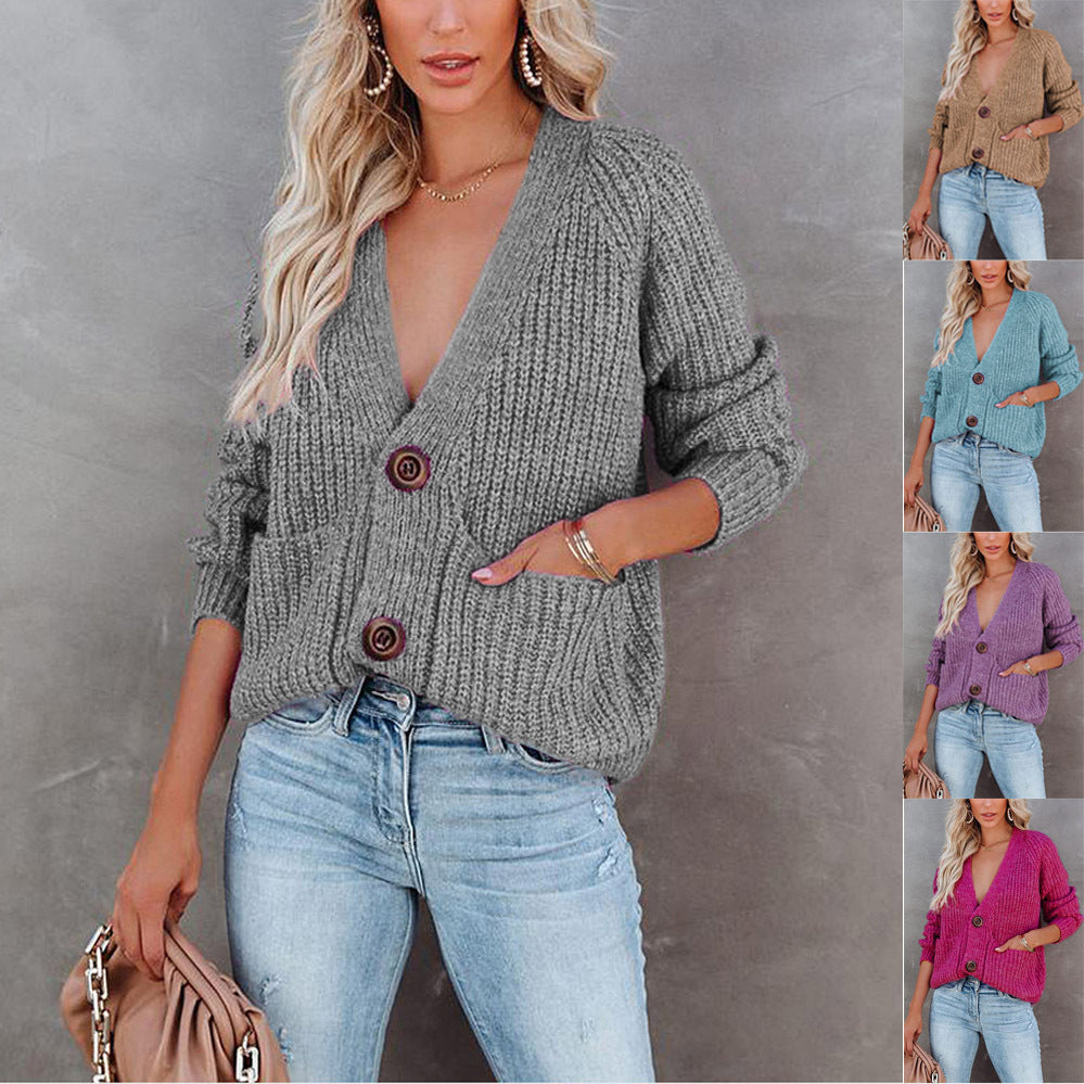 Women Cardigan with deep V-neck and practical pockets Lune London