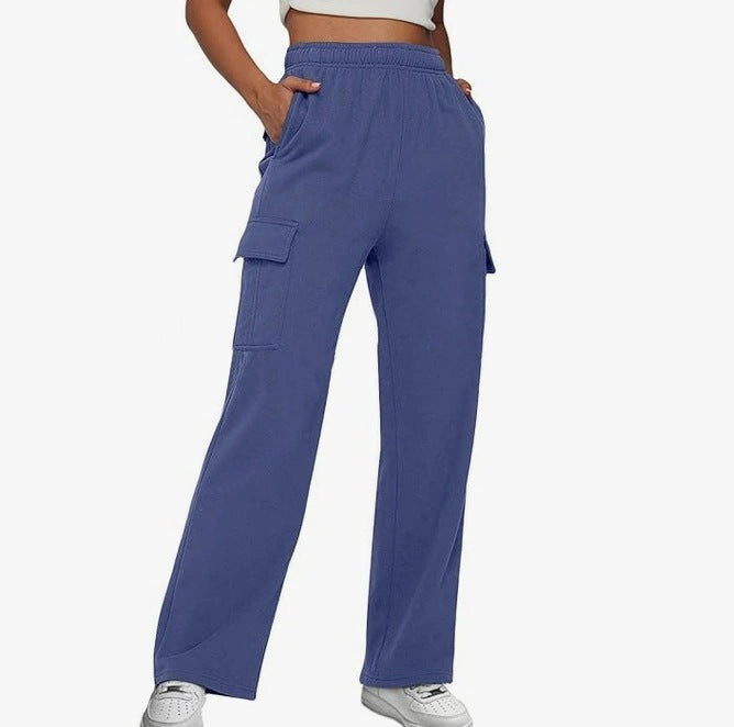 Versatile cargo pants for women with elastic waistband and numerous pockets Chic and Style