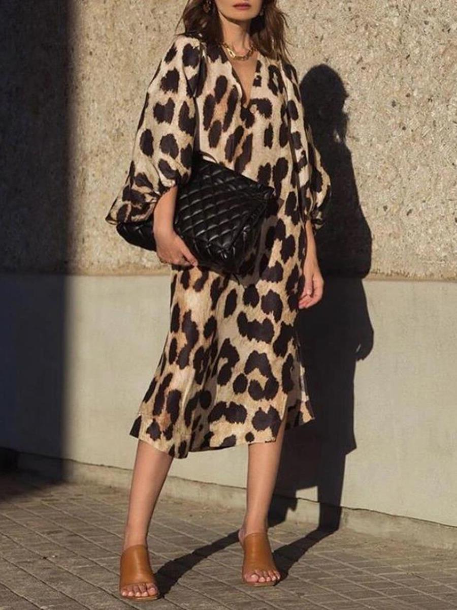 Elegant midi dress for women in leopard with V-neckline and wide sleeves Lune London
