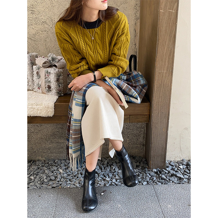 Women's chunky knitted pullover with cable pattern Chic & Stil