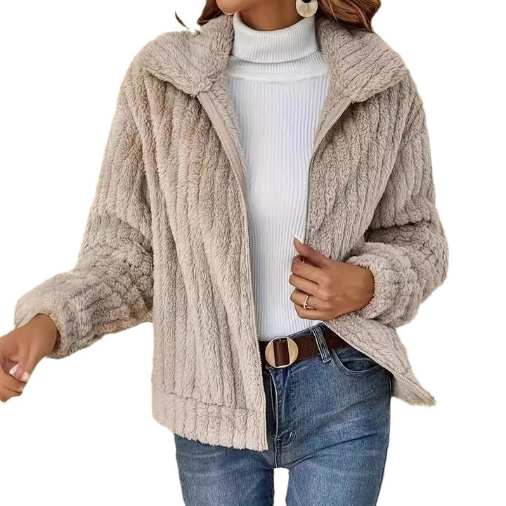 Cozy fleece jacket for women with modern structured design Lune London