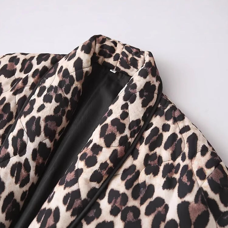 Veste en polaire confortable pour femmes avec motif léopard Chic & Stil