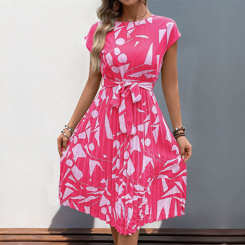 Robe maxi plissée pour femmes avec motif artistique et ceinture à nouer ajustable Chic & Stil