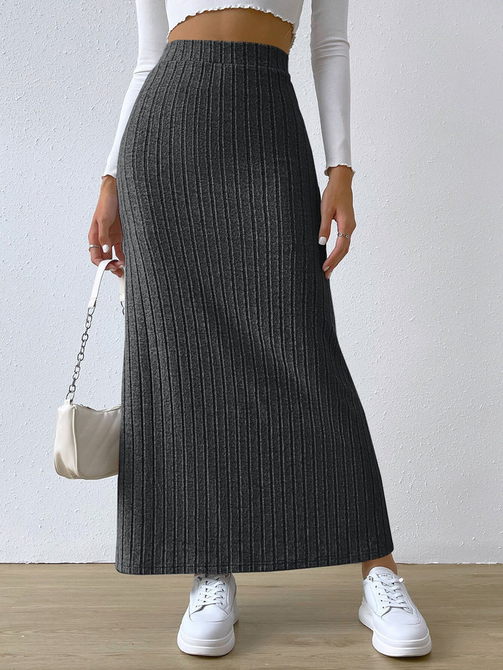 Jupe maxi pour femmes avec un design côtelé élégant et une fente sur le côté Chic & Stil