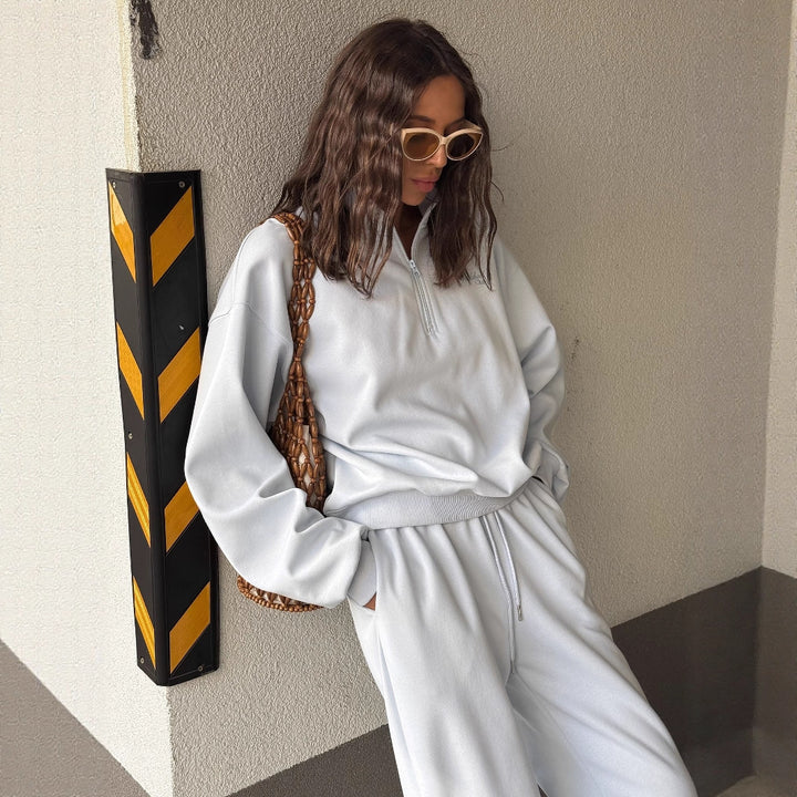 Women's sports set with high collar and elastic waist Lune London