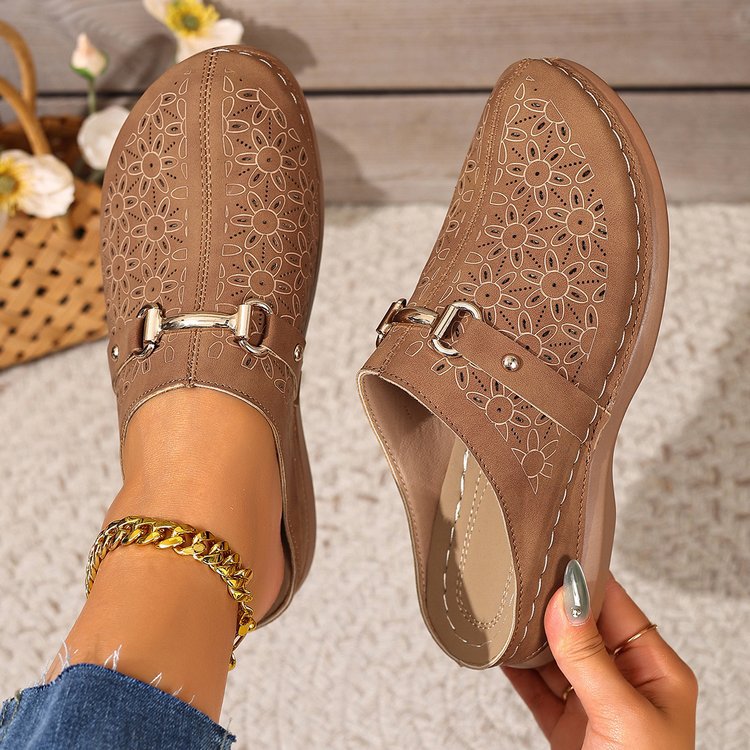 Comfortable clogs for women with floral application Lune London