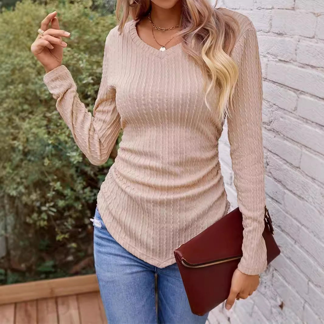 Long sleeve women's T-shirt with high quality structure and a Chic and Stil V neck