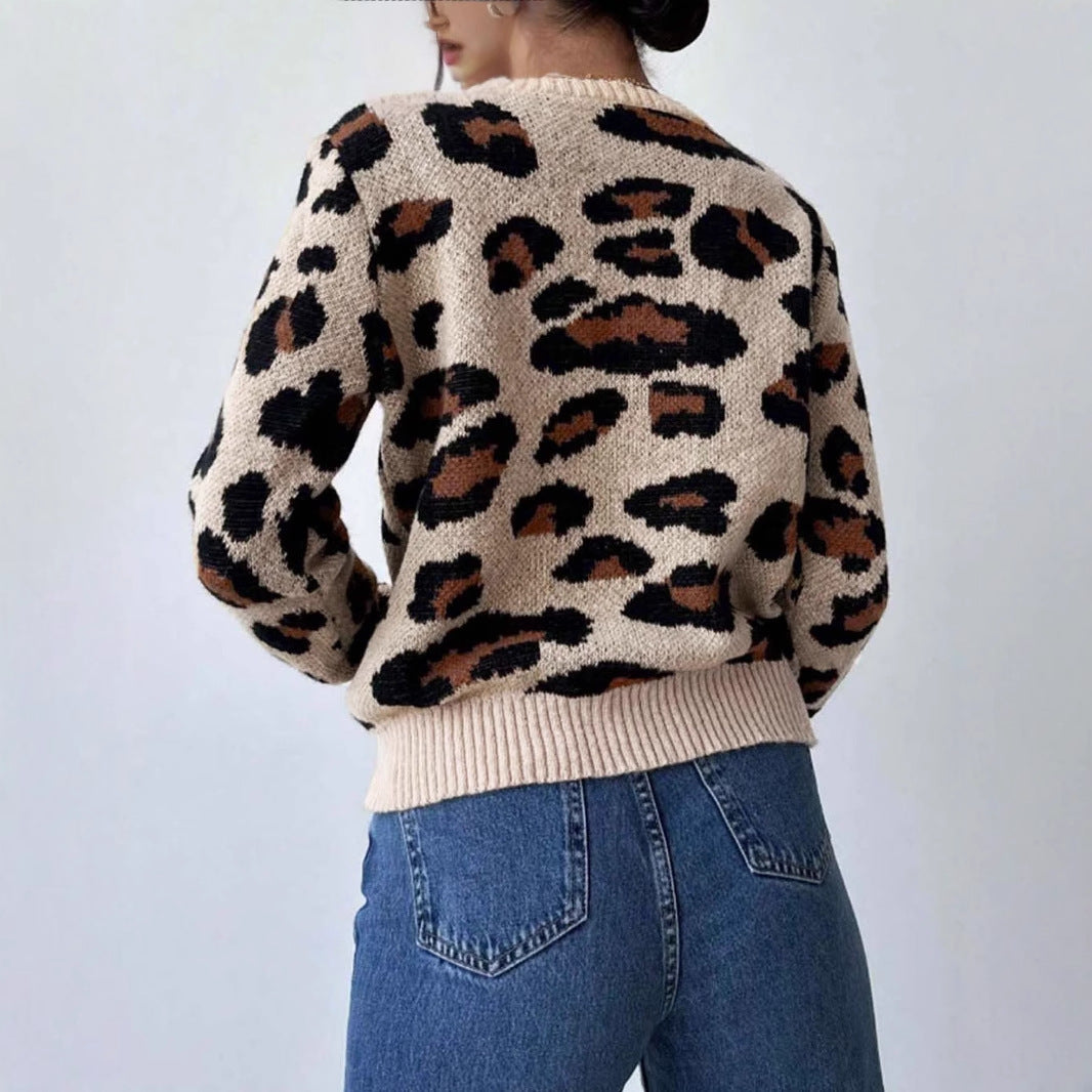 Lune London | Women's cozy knitted sweater with leopard pattern and dropped shoulders