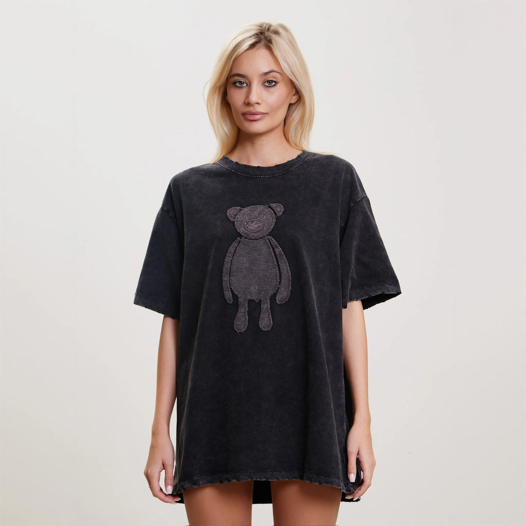 Oversized t-shirt for women with creative bear design Lune London
