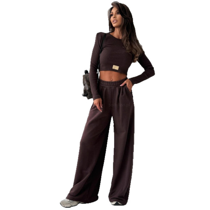 Ensemble Confortable pour Femmes composé d'un haut court et de joggers larges Chic & Stil