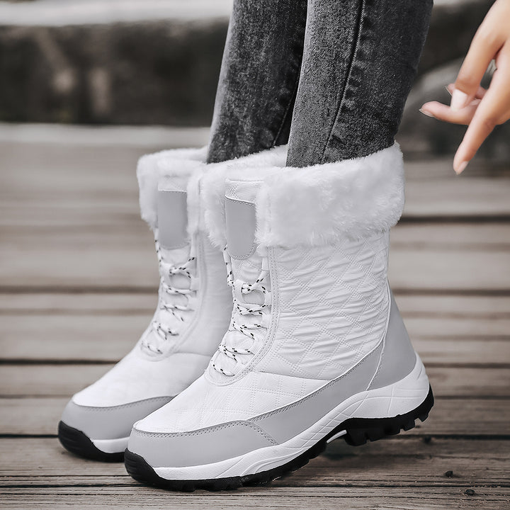 Women's winter boots with warm lining and non-slip sole Lune London