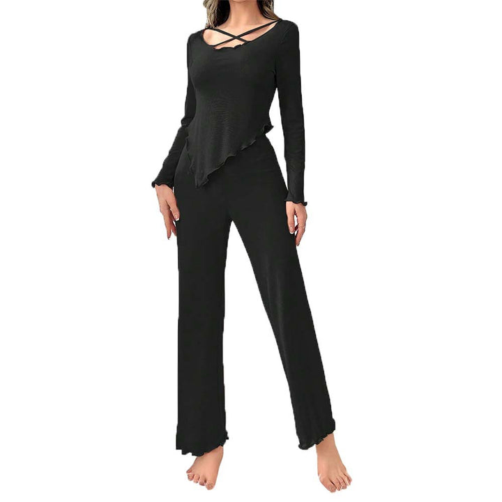 Ensemble de loungewear pour femmes avec découpes raffinées et ourlets rehaussés Chic & Stil
