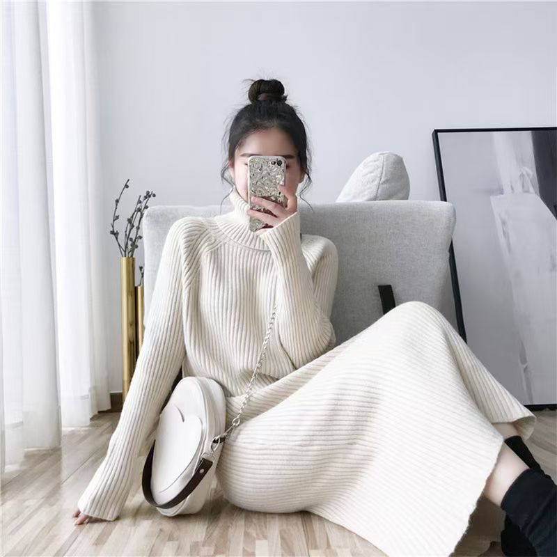 Robe en tricot côtelé pour femmes avec col montant et coupe longue Chic & Stil