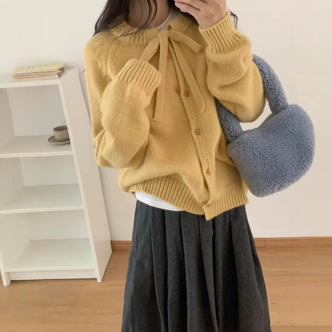 Cardigan court en tricot pour femmes avec ruban et matériau léger Chic & Stil